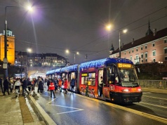 Świąteczne metro, tramwaj i autobus w Warszawie 2026. Gdzie je spotkać 5 i 6 stycznia?