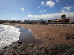 Nowy wyciek na plaży Salinetas. Politycy oskarżają władze