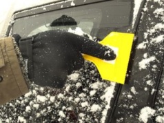 Odśnieżasz tak samochód? Mandaty idą w setki złotych