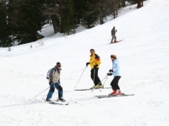 Francuska stacja narciarska daje karnety za darmo. I to się jej opłaca