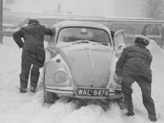 Paraliż kraju, ogromne zaspy i niskie temperatury. Taka była zima stulecia