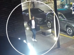 Pobicie w centrum Katowic. Mężczyzna ze zdjęcia kopał pokrzywdzonego