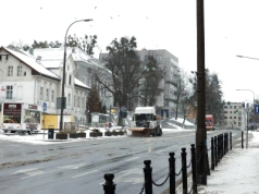 ZDZiT apeluje do kierowców. Nie wyprzedzaj pługów i piaskarek