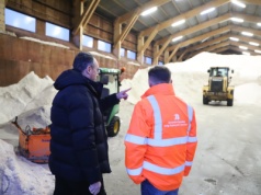 Intensywne opady śniegu – pomoc służb. Rekordowe zatrudnienie w policji