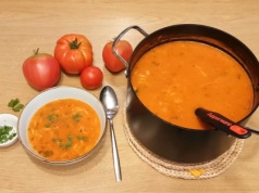 Dodaję do zupy pomidorowej. Smakuje jak w szczycie sezonu na malinówki