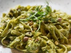 Pyszne sosy do makaronu w kilka minut. Zrobisz je bez gotowania