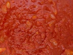 Wiele osób po nie sięga. Mało kto się zastanawia, co kryje się w takich półproduktach