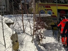 Policjanci uratowali bezdomnego mężczyznę przed zamarznięciem.