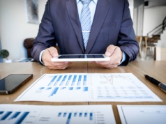 Firmy ostrożnie wchodzą w nowy rok. Inwestują, ale boją się zatorów