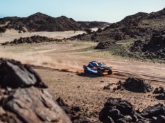 Rajd Dakar 2026 – z Janbu do Al-Ula. Goczałowie z przebitymi oponami, wywrotka Dąbrowskiego