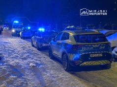 Zwłoki 7-miesięcznego dziecka w mieszkaniu na Mokotowie. Zatrzymano pijanych rodziców