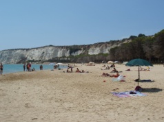 Kamienie zamiast piasku i brak gastronomii. A turyści wracają tam tłumami, rezerwacje rób już teraz