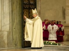 Historyczny moment w Kościele. Papież kończy Rok Święty w bazylice