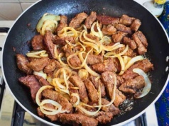 Zalej tym wątróbkę, a stanie się miękka i soczysta. Już zawsze będziesz tak robić