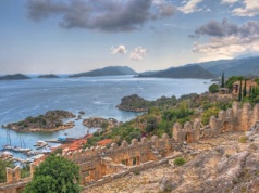 Polacy kochają ten kraj, ale nie znają "tureckiej Atlantydy". Ruiny wciąż widać pod wodą