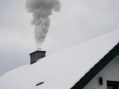 Smog atakuje województwo łódzkie. RCB ostrzega przed niebezpiecznym PM10