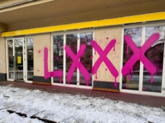 Lukullus na 80. urodziny zaserwował na Saskiej Kępie kontrowersyjny bazgroł. Mieszkańcy oburzeni