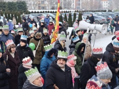 Ostrowski Orszak Trzech Króli właśnie wyruszył ulicami miasta (ZDJĘCIA)