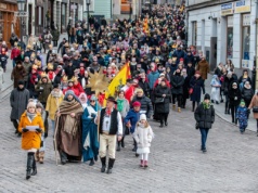 Mieszkańcy Cieszyna i goście nadzieją się cieszą, w barwnym orszaku przeszli ulicami miasta| ZDJĘCIA