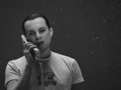 Nieustannie poszukuje i eksperymentuje. Ralph Kaminski i jego „Ostatni dzień lata”