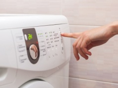 Jak oszczędzić prąd w domu? Podstawą jest ten program prania. Skorzystasz podwójnie