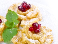 Róże karnawałowe robiły furorę w latach 90. Dziś znów wraca na nie moda