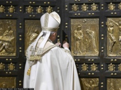 Papież zamknął Drzwi Święte. Teraz trzeba czekać 25 lat