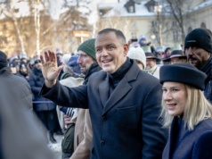 Wszyscy patrzyli na jej głowę. Wyszła tak na ważne uroczystości