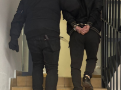 Spalone zwłoki w studzience ciepłowniczej na Żoliborzu. Zatrzymano matkę i jej 17-letniego syna!