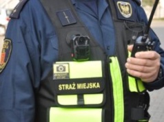 Ochroniarz żąda przeszukania? Nie daj się zastraszyć. Kara do 5 lat więzienia za bezprawne zatrzymanie