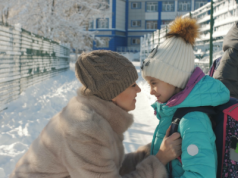 Szkoły odwołują lekcje z powodu mrozu. "Dzieci zostają w domu, bo w salach jest za zimo"