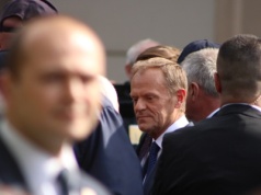 Mocny wpis Tuska o poranku. „Chcą go zniszczyć”