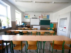 Mróz i intensywne opady śniegu. Szkoły mogą zamknąć drzwi, a uczniowie usiąść do komputerów