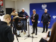 Policjanci i strażacy pomogą, gdy dokuczy mróz