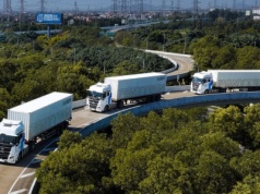 Jeden kierowca i pięć ciężarówek. Takie rzeczy tylko w Chinach