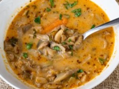 Zamiast mięsa używam grzybów. Przy tej zupie nikt nie będzie kręcił nosem