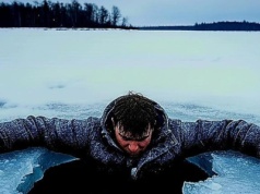 Co zrobić, gdy załamie się lód? Strażacy przypominają zasady, które ratują życie