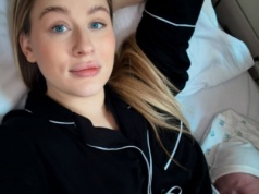 Andziaks urodziła i pokazała zdjęcie dziecka. Obserwatorzy zgadują, do kogo jest podobne