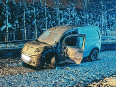 Jedna osoba w szpitalu po zderzeniu osobówki z autobusem nieopodal Nowego Sącza. Noc pełna interwencji służb w regionie