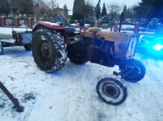 Pijany traktorzysta z zakazem jazdy zatrzymany. Obywatelska reakcja zapobiegła tragedii