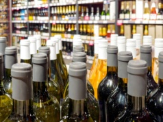 Ptaszyński i Juszkiewicz: punktowe zakazy nie rozwiążą problemu alkoholu