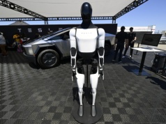 „Zamierzamy uruchomić najszybszą rampę produkcyjną w historii”. Z samochodami idzie gorzej, niż zakładał, więc Elon Musk chce produkować roboty