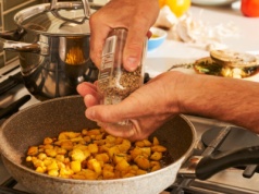 Popularna przyprawa wyniszcza wątrobę. Ma związek z otyłością