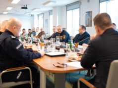 Silne mrozy w Warszawie. Zwołano sztab kryzysowy. Przy węzłach przesiadkowych będą namioty z ciepłymi napojami