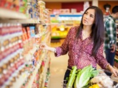 Cena na półce nie zgadza się z kasą? Oszukują cię na setki złotych! Masz prawo do natychmiastowego zwrotu