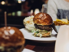 Obniżyli VAT w gastronomii, a restauracje i tak będą drogie