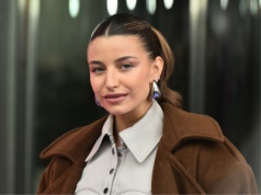 Zapomnij o kurtce. Płaszcz w stylu Julii Wieniawy w odcieniu "chocolate brown" to hit tej zimy