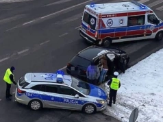 Zderzenie na skrzyżowaniu w centrum Ciechanowa. Trwają działania służb
