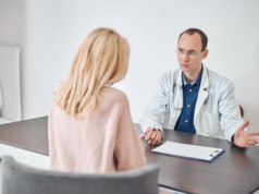 Pacjenci oczekują lepszej edukacji przed zabiegami. Dane pokazują braki w informowaniu chorych