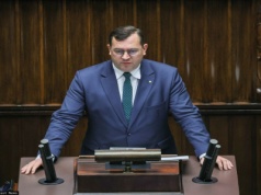 Awantura w Sejmie. Posłowie krzyczą "do dymisji"